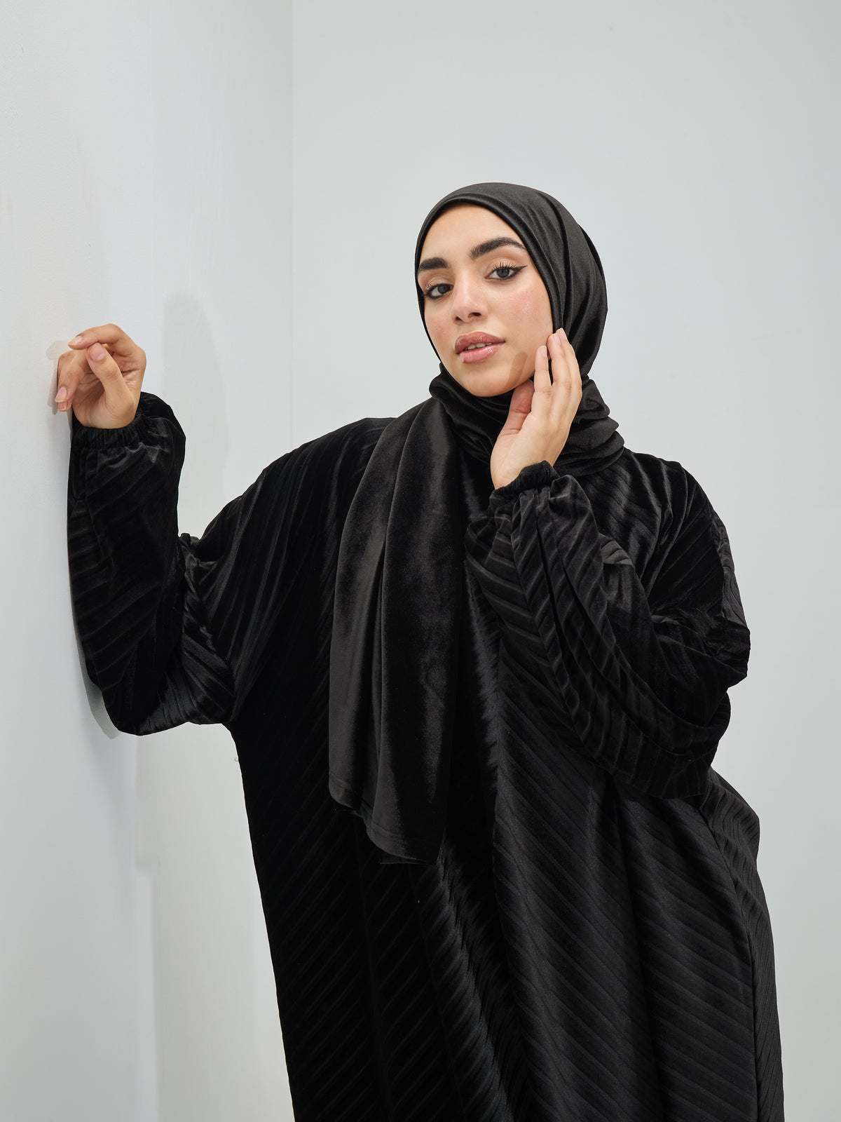 Black Velvet Pleated Isdal