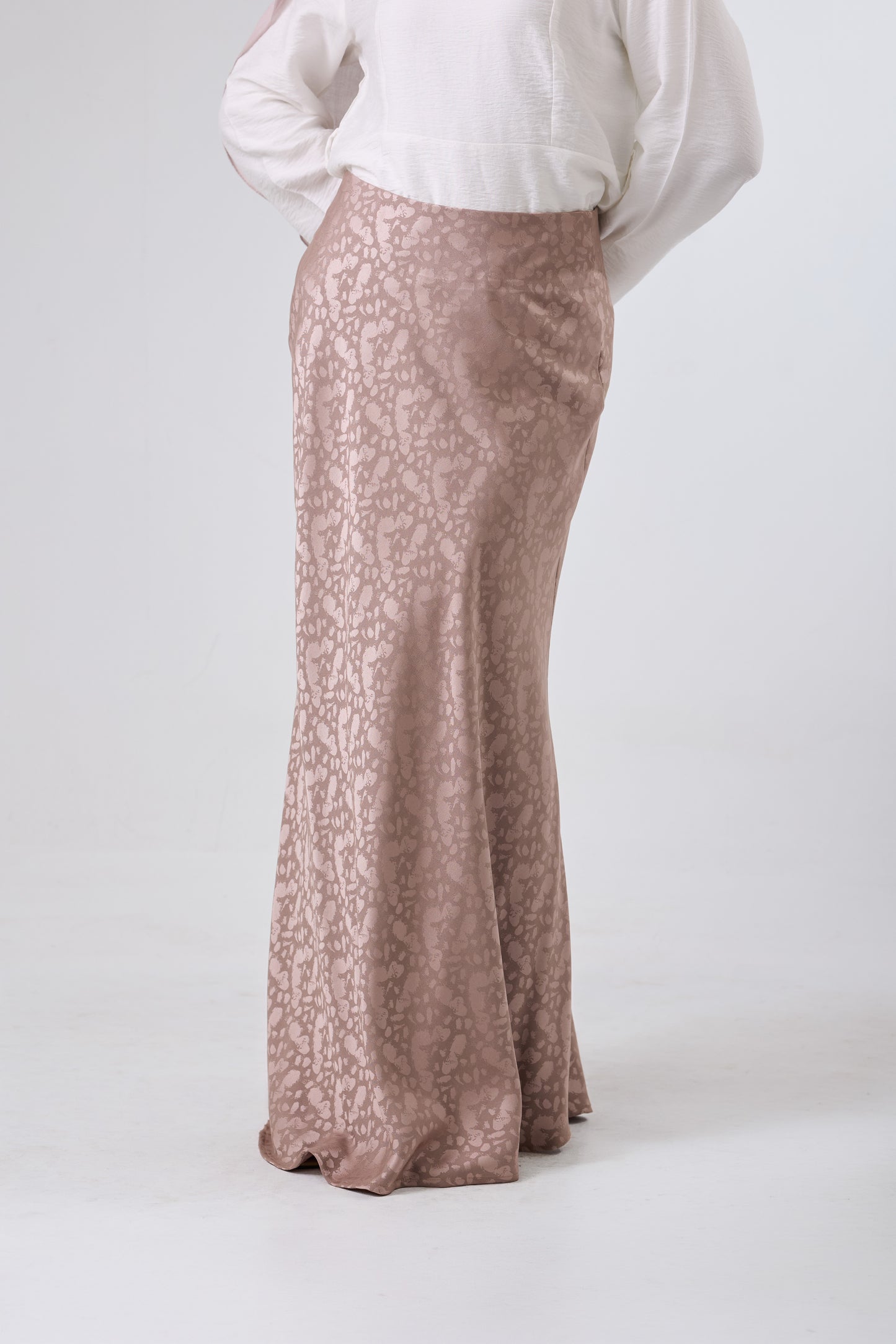 Luna Satin Maxi Skirt – High Waist Elegant Fit