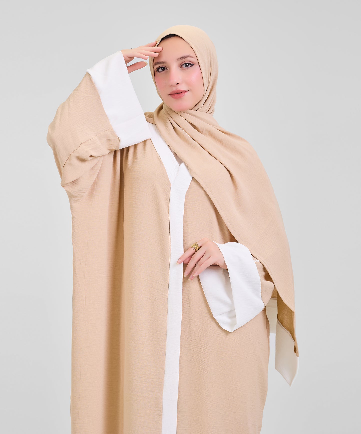 Asdal in abaya  beige