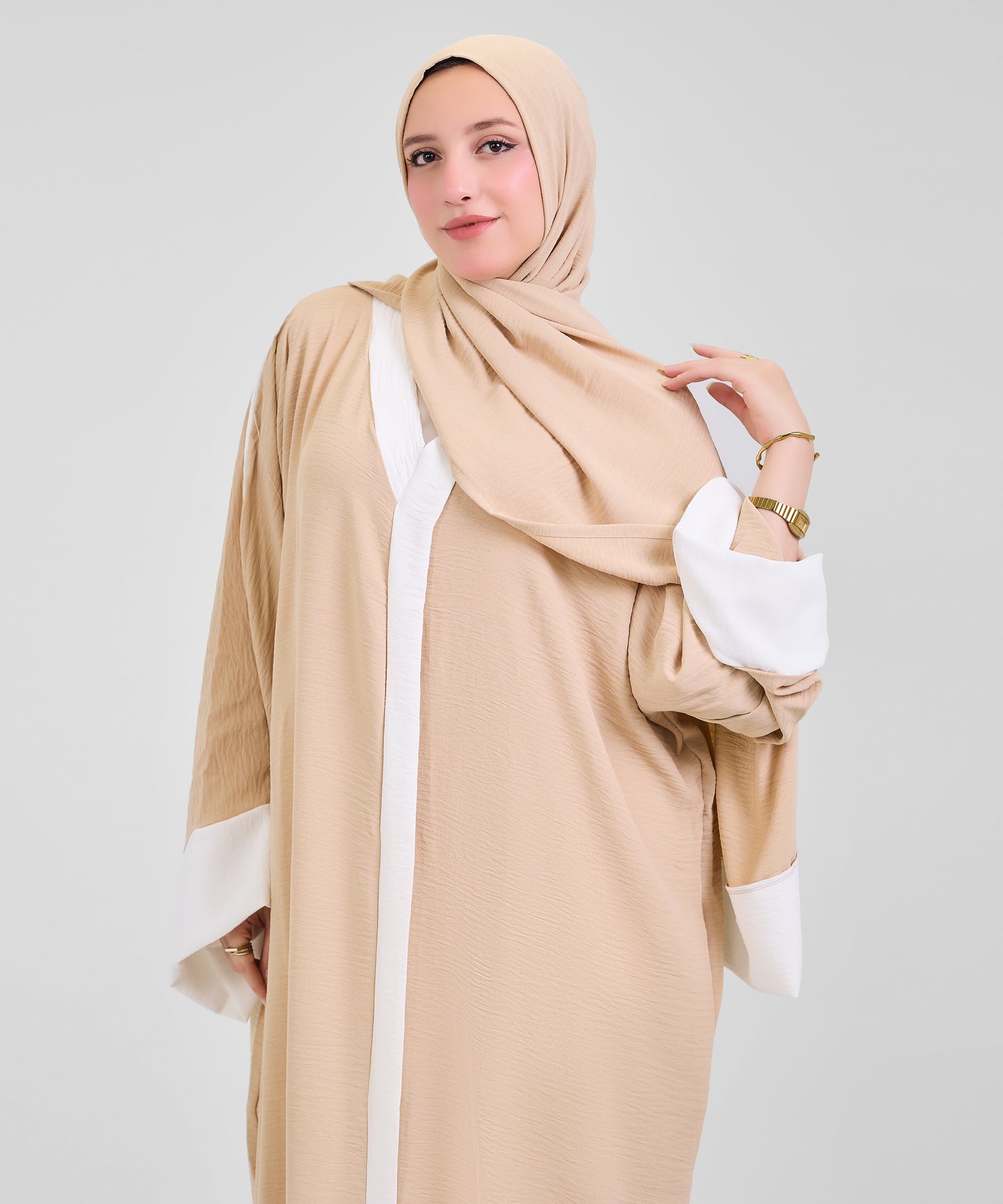 Asdal in abaya  beige